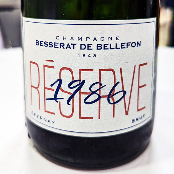 Eine Flasche Champagne Besserat de Bellefon Réserve 1986