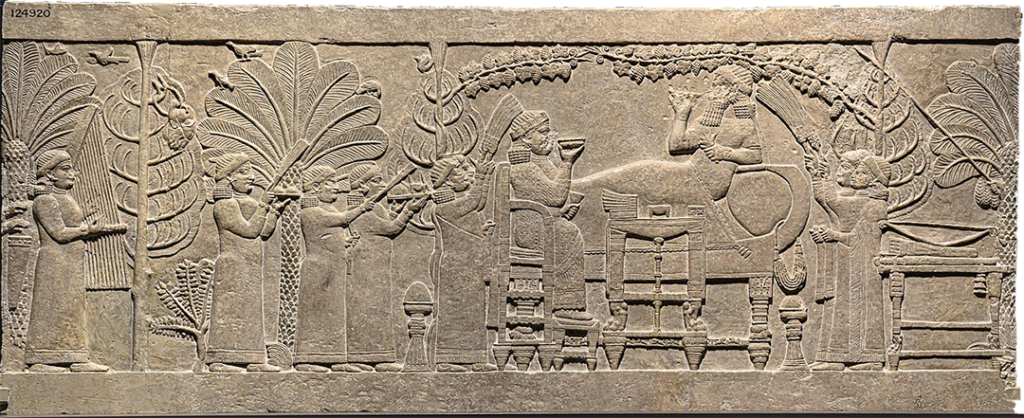 Gipsrelief einer Bankettszene des assyrischen Königs Assurbanipal im mesopotamischen Ninive