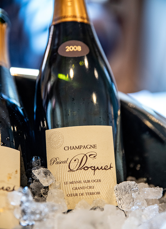 Eine Flasche Champagner von Pascal Doquet