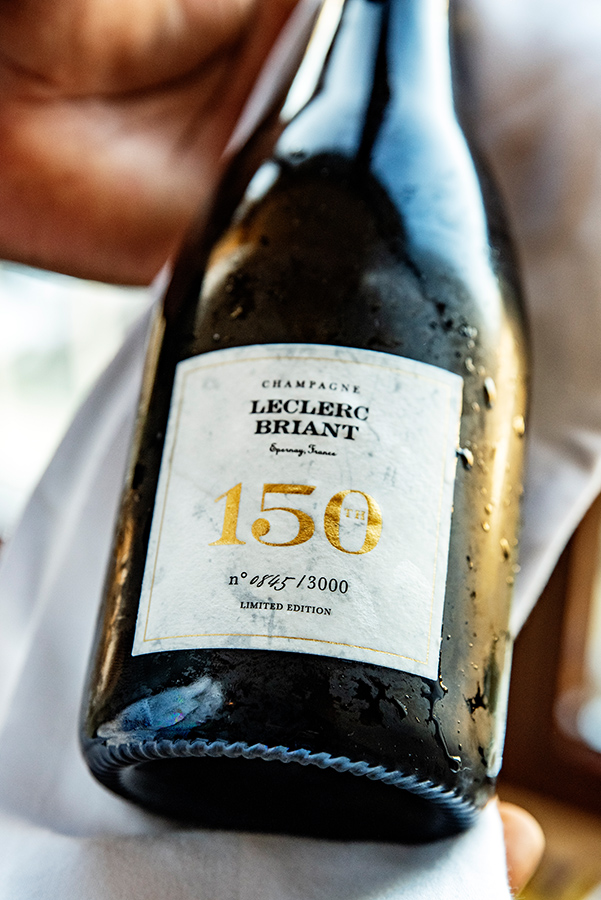 Eine Flasche Champagner von Leclerc Briant