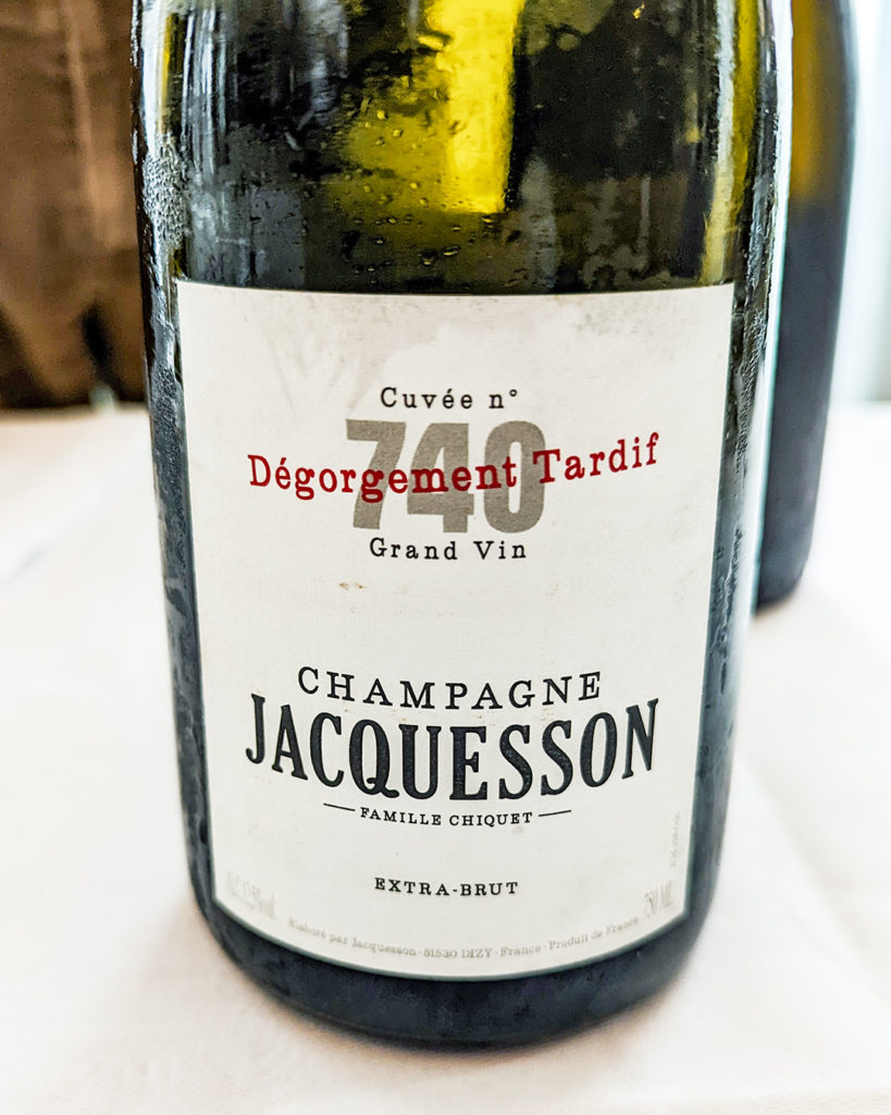 Eine Flasche Champagagner von Jaquesson